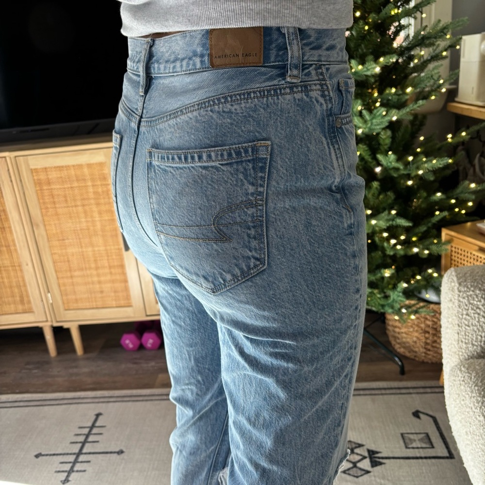 American Eagle Outfitters | Size 4 | Light Blue Distressed Straight Leg Jeans - Picture 5 of 10
